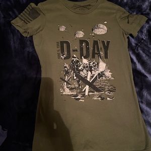 Women’s size m grunt style t shirt